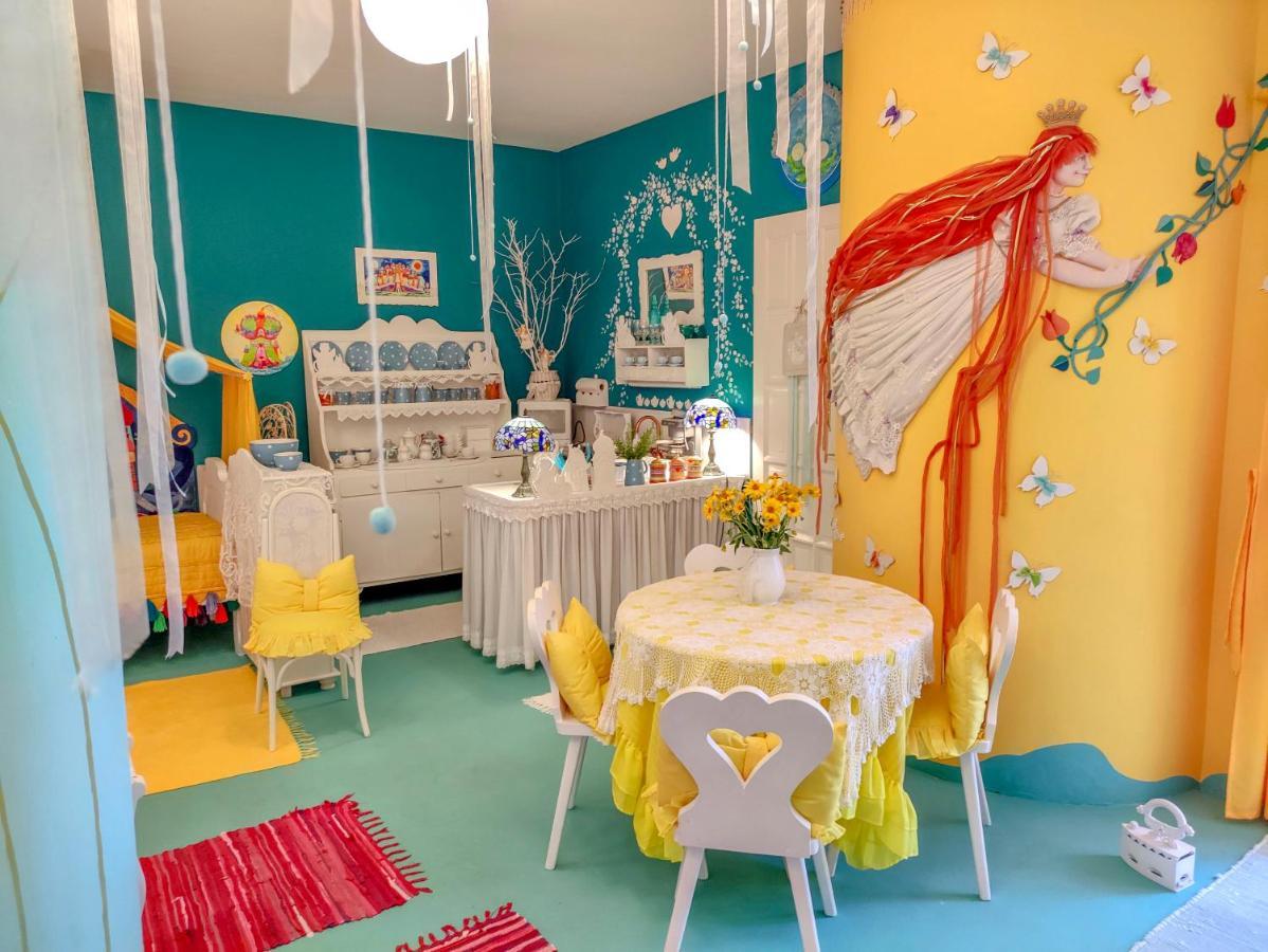 ホテル Feher Tulipan Apartman デブレツェン エクステリア 写真